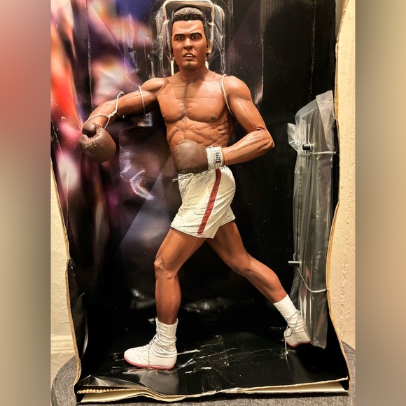 Ali 1964: clay vs Liston 18” motion activated sound from neca toys - Picture 10 of 12